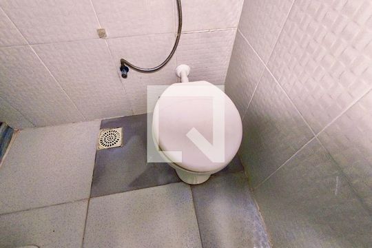 Banheiro social de apartamento à venda com 1 quarto, 70m² em Tijuca, Rio de Janeiro