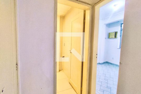 Corredor de apartamento à venda com 1 quarto, 70m² em Tijuca, Rio de Janeiro