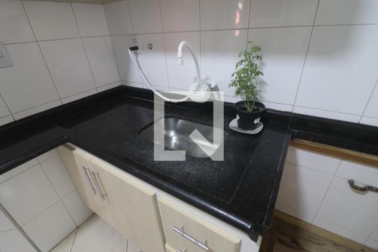 Cozinha  de apartamento para alugar com 2 quartos, 60m² em Parada Inglesa, São Paulo