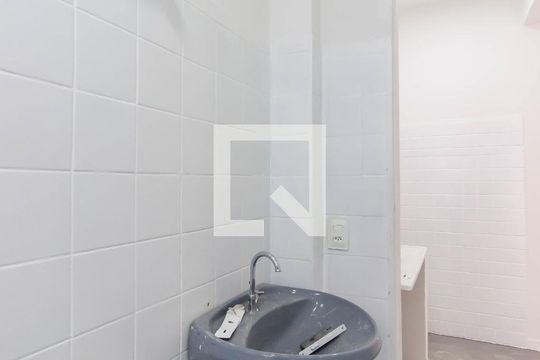 Banheiro de casa para alugar com 1 quarto, 25m² em Vila Butantã, São Paulo