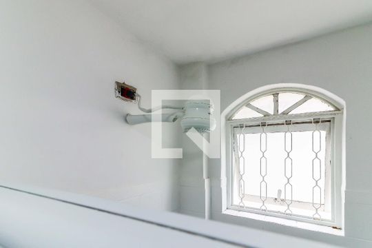 Banheiro de casa para alugar com 1 quarto, 25m² em Vila Butantã, São Paulo