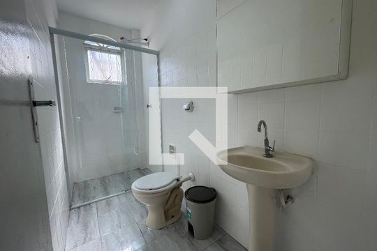 Banheiro de casa para alugar com 1 quarto, 25m² em Vila Butantã, São Paulo