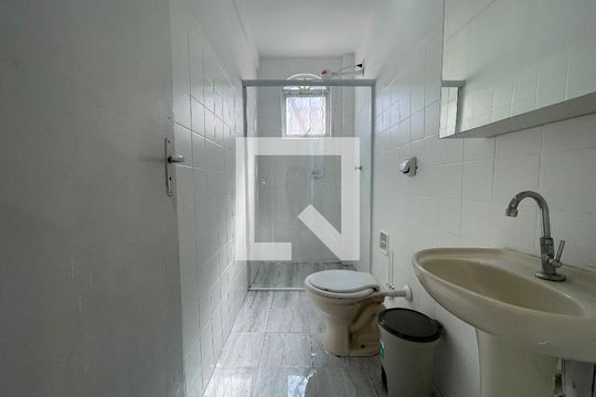Banheiro de casa para alugar com 1 quarto, 25m² em Vila Butantã, São Paulo