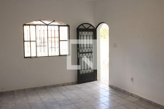 Casa para alugar com 4 quartos, 243m² em Santa Eugenia, Nova Iguaçu