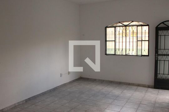 Sala de casa para alugar com 4 quartos, 243m² em Santa Eugenia, Nova Iguaçu