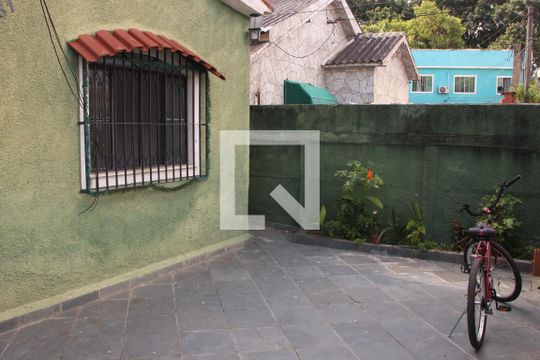 Garagem de casa para alugar com 4 quartos, 243m² em Santa Eugenia, Nova Iguaçu
