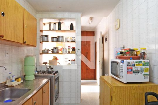 Cozinha de apartamento à venda com 3 quartos, 94m² em Santana, Porto Alegre