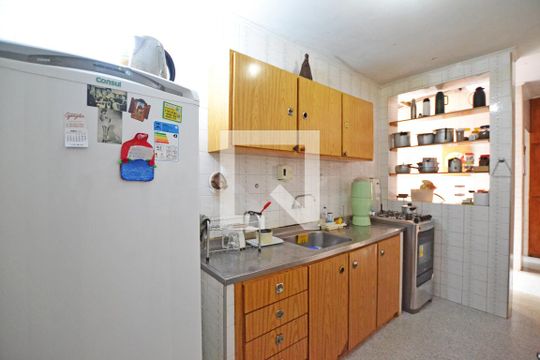 Cozinha de apartamento à venda com 3 quartos, 94m² em Santana, Porto Alegre