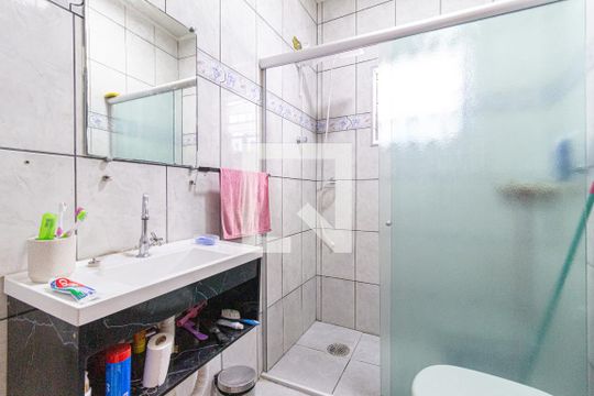 Banheiro de casa à venda com 4 quartos, 182m² em Vila Yolanda, Osasco