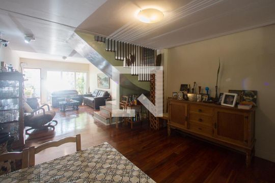Sala de casa para alugar com 3 quartos, 180m² em Chácara Monte Alegre, São Paulo