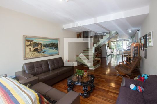 Casa para alugar com 3 quartos, 180m² em Chácara Monte Alegre, São Paulo
