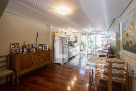 Sala de casa para alugar com 3 quartos, 180m² em Chácara Monte Alegre, São Paulo
