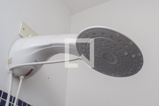 Chuveiro de casa para alugar com 3 quartos, 180m² em Chácara Monte Alegre, São Paulo