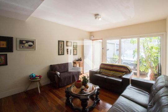 Sala de casa para alugar com 3 quartos, 180m² em Chácara Monte Alegre, São Paulo