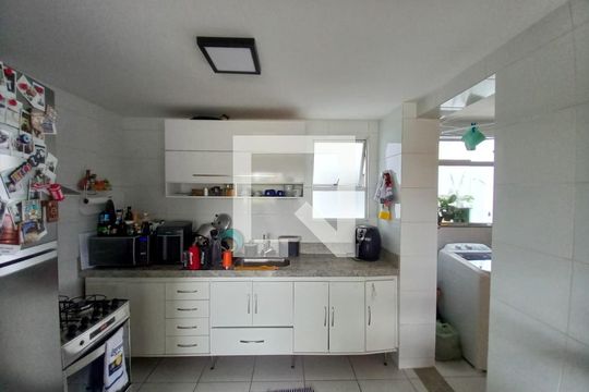 Cozinha de apartamento à venda com 3 quartos, 85m² em Nova Suíça, Belo Horizonte