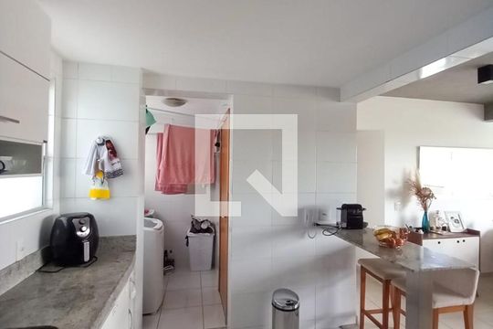 Cozinha de apartamento à venda com 3 quartos, 85m² em Nova Suíça, Belo Horizonte