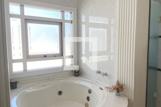 Banheiro da Suíte 1 de casa de condomínio à venda com 4 quartos, 462m² em Alphaville, Santana de Parnaíba