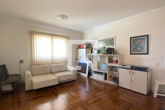 Sala de TV de casa de condomínio à venda com 4 quartos, 462m² em Alphaville, Santana de Parnaíba