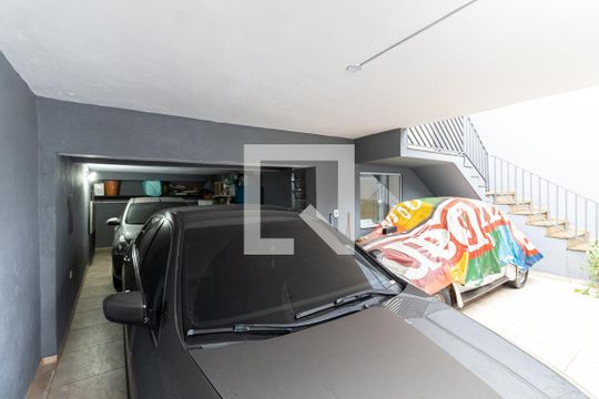 Garagem de casa à venda com 4 quartos, 201m² em Vila Firmiano Pinto, São Paulo