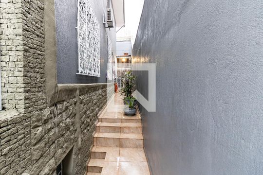 Corredor Lateral de casa à venda com 4 quartos, 201m² em Vila Firmiano Pinto, São Paulo
