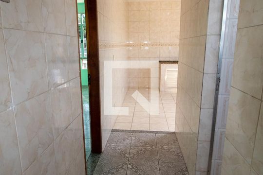 Corredor de casa para alugar com 1 quarto, 79m² em Engenho do Porto, Duque de Caxias