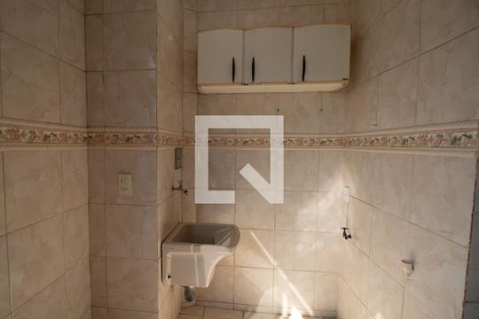 Área de Serviço de casa para alugar com 1 quarto, 79m² em Engenho do Porto, Duque de Caxias