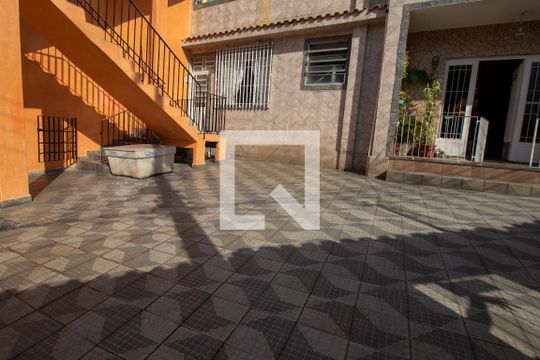 Quintal de casa para alugar com 1 quarto, 79m² em Engenho do Porto, Duque de Caxias