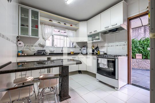Cozinha de casa à venda com 3 quartos, 282m² em Sumarezinho, São Paulo