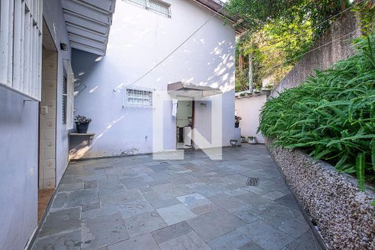 Quintal de casa à venda com 3 quartos, 282m² em Sumarezinho, São Paulo