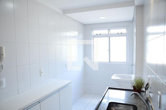 Cozinha de apartamento para alugar com 2 quartos, 48m² em Parque Rincão, Cotia