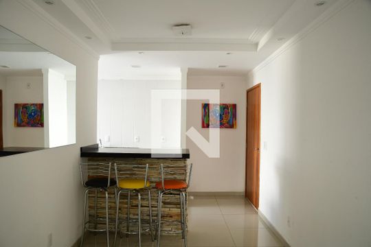 Sala de apartamento para alugar com 2 quartos, 48m² em Parque Rincão, Cotia