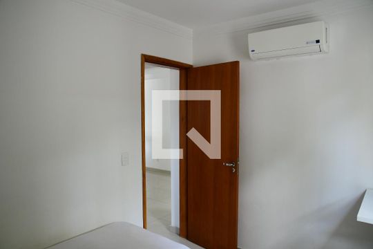 Quarto 2  de apartamento para alugar com 2 quartos, 48m² em Parque Rincão, Cotia