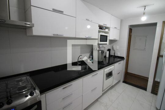 Cozinha de apartamento à venda com 3 quartos, 81m² em Vila Bertioga, São Paulo