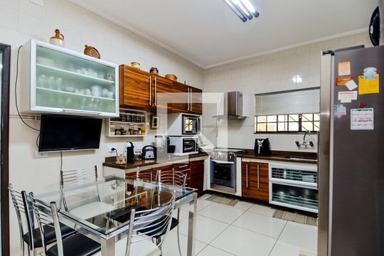Cozinha de casa para alugar com 3 quartos, 255m² em Vila Augusta, Guarulhos