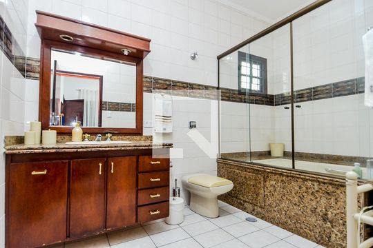 Banheiro da Suíte 1 de casa para alugar com 3 quartos, 255m² em Vila Augusta, Guarulhos