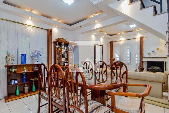 Sala de casa para alugar com 3 quartos, 255m² em Vila Augusta, Guarulhos