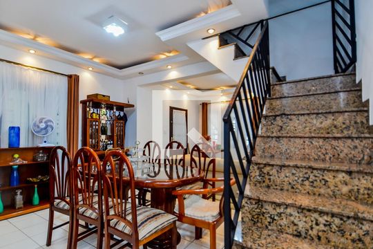 Sala de casa para alugar com 3 quartos, 255m² em Vila Augusta, Guarulhos
