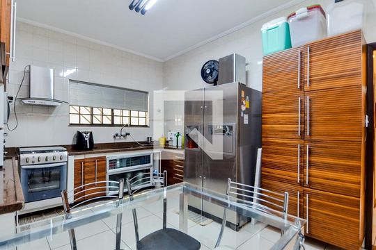 Cozinha de casa para alugar com 3 quartos, 255m² em Vila Augusta, Guarulhos
