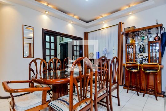 Sala de casa para alugar com 3 quartos, 255m² em Vila Augusta, Guarulhos