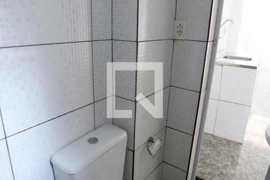 Banheiro de kitnet/studio para alugar com 1 quarto, 40m² em Vila Guilhermina, São Paulo