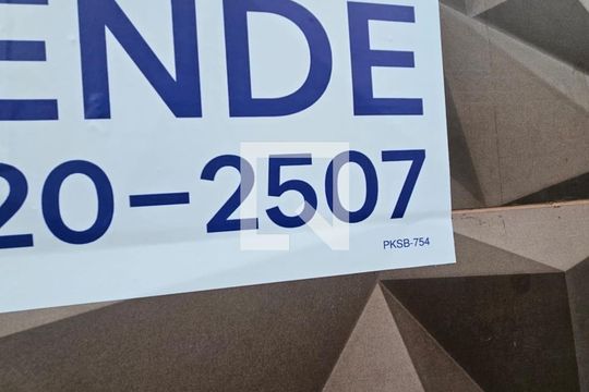 Placa de apartamento para alugar com 2 quartos, 34m² em Vila Dalila, São Paulo