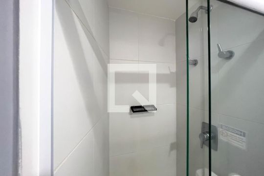 Banheiro de kitnet/studio para alugar com 1 quarto, 22m² em Sé, São Paulo