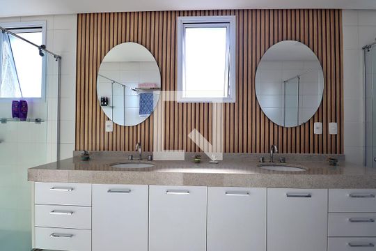 Banheiro da suíte 1 de apartamento à venda com 4 quartos, 227m² em Jardim, Santo André