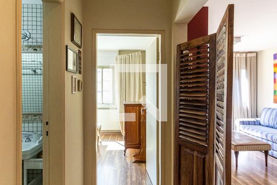 Corredor de apartamento para alugar com 1 quarto, 47m² em Vila Buarque, São Paulo