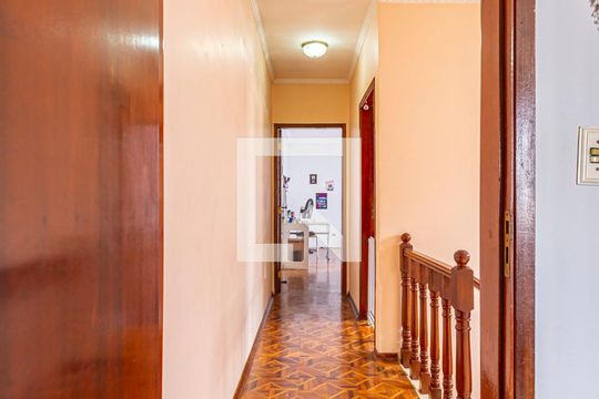 Corredor Dormitórios de casa à venda com 2 quartos, 186m² em Jardim Progresso, Santo André