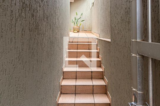 Escada Quintal Fundos de casa à venda com 2 quartos, 186m² em Jardim Progresso, Santo André