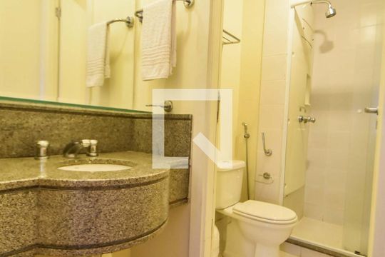 Banheiro  de apartamento para alugar com 1 quarto, 45m² em Vila Congonhas, São Paulo