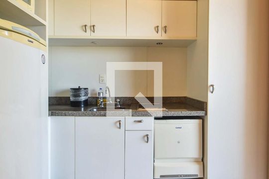 Cozinha  de apartamento para alugar com 1 quarto, 45m² em Vila Congonhas, São Paulo
