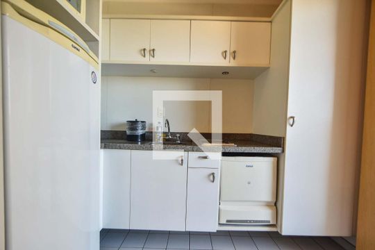 Cozinha  de apartamento para alugar com 1 quarto, 45m² em Vila Congonhas, São Paulo