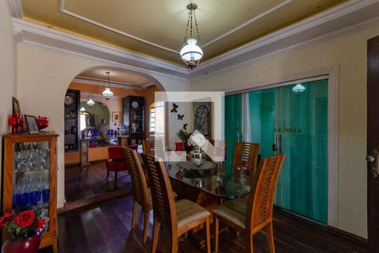 Sala de casa à venda com 4 quartos, 450m² em Juliana, Belo Horizonte